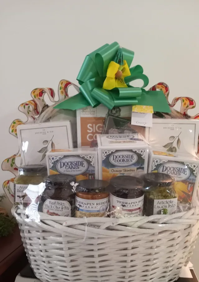 Gourmet basket with pesto, spreads, cookies.